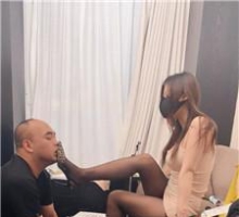 【调教视频】【小羊】高跟美腿碾压踩喂食