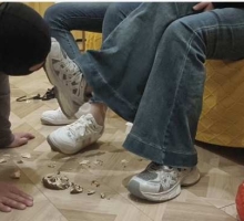 精神小妹慧和彦鞋底踩食物喂食 YC-251215